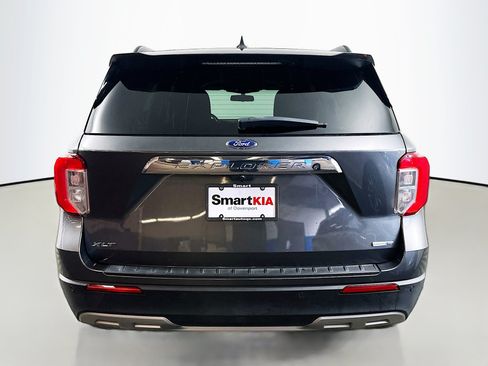 Used 2020 Ford Explorer XLT w/ Equipment Group 202A AWD/4WD image 6