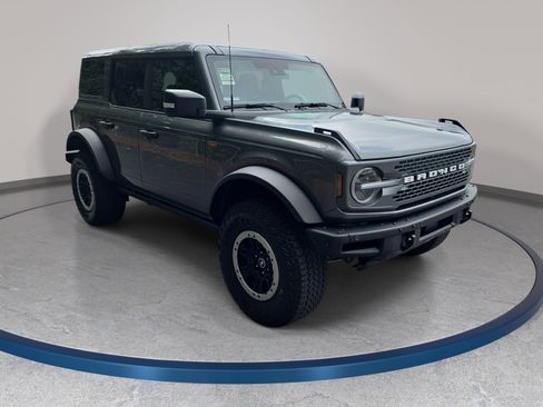 Used 2025 Ford Bronco Badlands AWD/4WD image 3