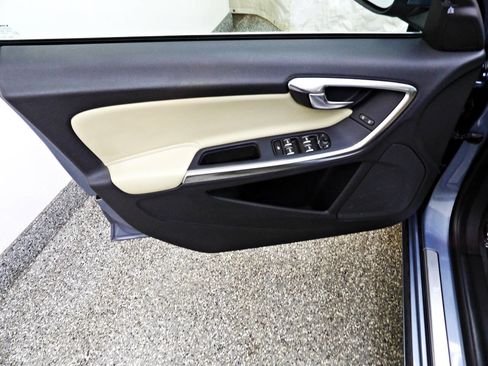 Used 2017 Volvo S60 T5 Inscription image 7