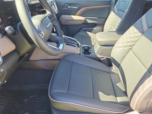 New 2026 GMC Canyon Denali image 9
