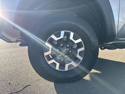 Used 2022 Toyota Tacoma TRD Off-Road image 33