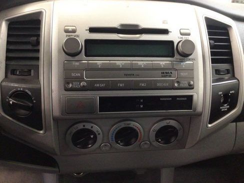Used 2011 Toyota Tacoma 4x4 Access Cab V6 w/ TRD Sport Pkg image 28