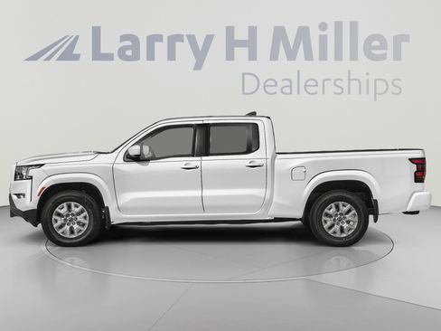 Used 2022 Nissan Frontier SV AWD/4WD image 3