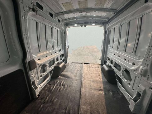 Used 2020 Ford Transit 250 Medium Roof AWD image 33