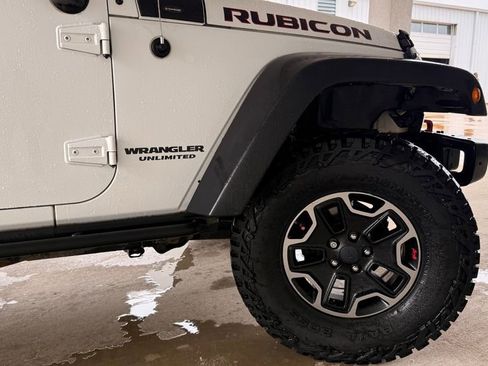 Used 2017 Jeep Wrangler Unlimited Rubicon AWD/4WD image 18