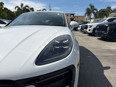 Used 2025 Porsche Macan AWD/4WD image 6