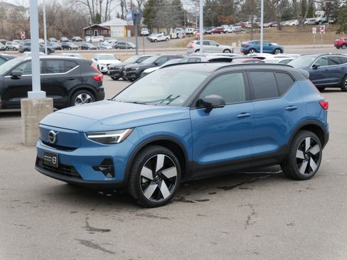 Certified 2023 Volvo XC40 Recharge Ultimate image 3