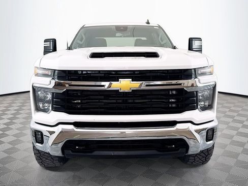 Used 2024 Chevrolet Silverado 2500 LT w/ Convenience Package AWD/4WD image 2