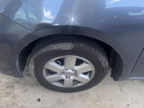 Used 2010 Toyota Sienna LE FWD image 2