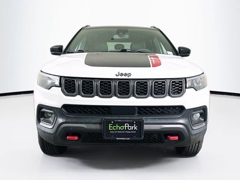 Used 2025 Jeep Compass Trailhawk AWD/4WD image 2
