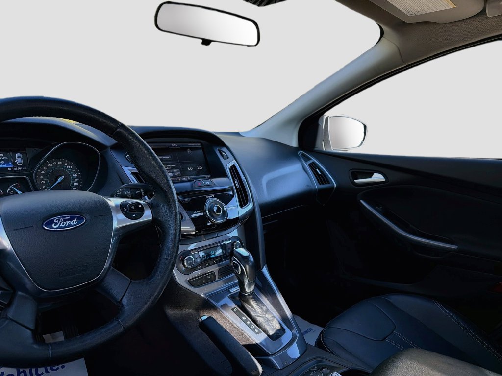 Used 2014 Ford Focus Titanium w/ Luxury Package FWD image 26