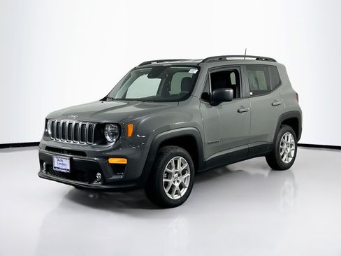 Used 2022 Jeep Renegade Latitude w/ Convenience Group AWD/4WD image 1