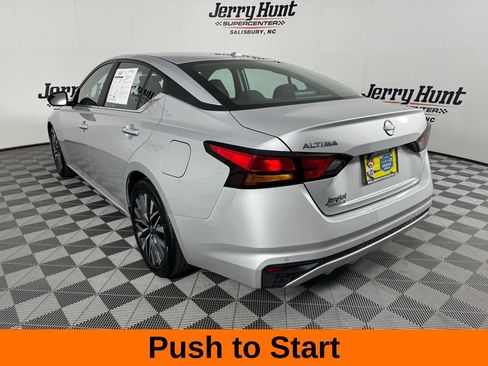 Used 2025 Nissan Altima 2.5 SV FWD image 10
