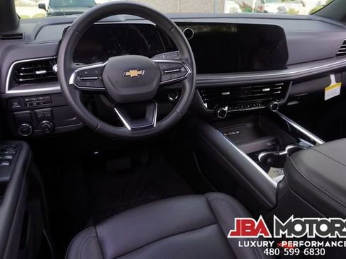 Used 2025 Chevrolet Suburban LT RWD image 11