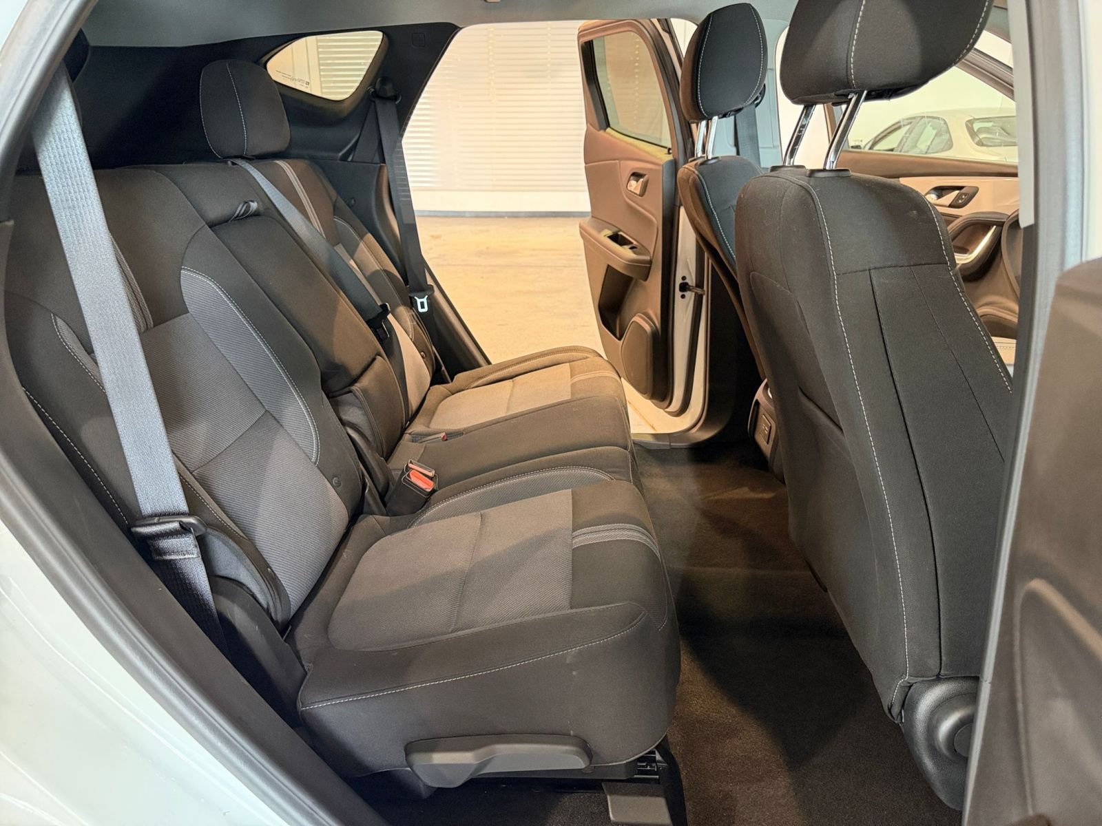 Used 2025 Chevrolet Blazer LT FWD image 36