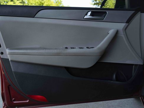Used 2015 Hyundai Sonata SE FWD image 32