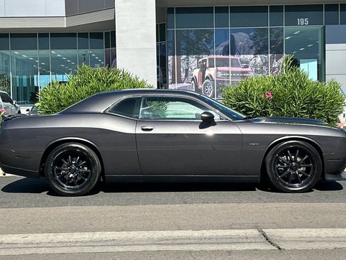 Used 2019 Dodge Challenger R/T w/ Driver Convenience Group RWD image 8