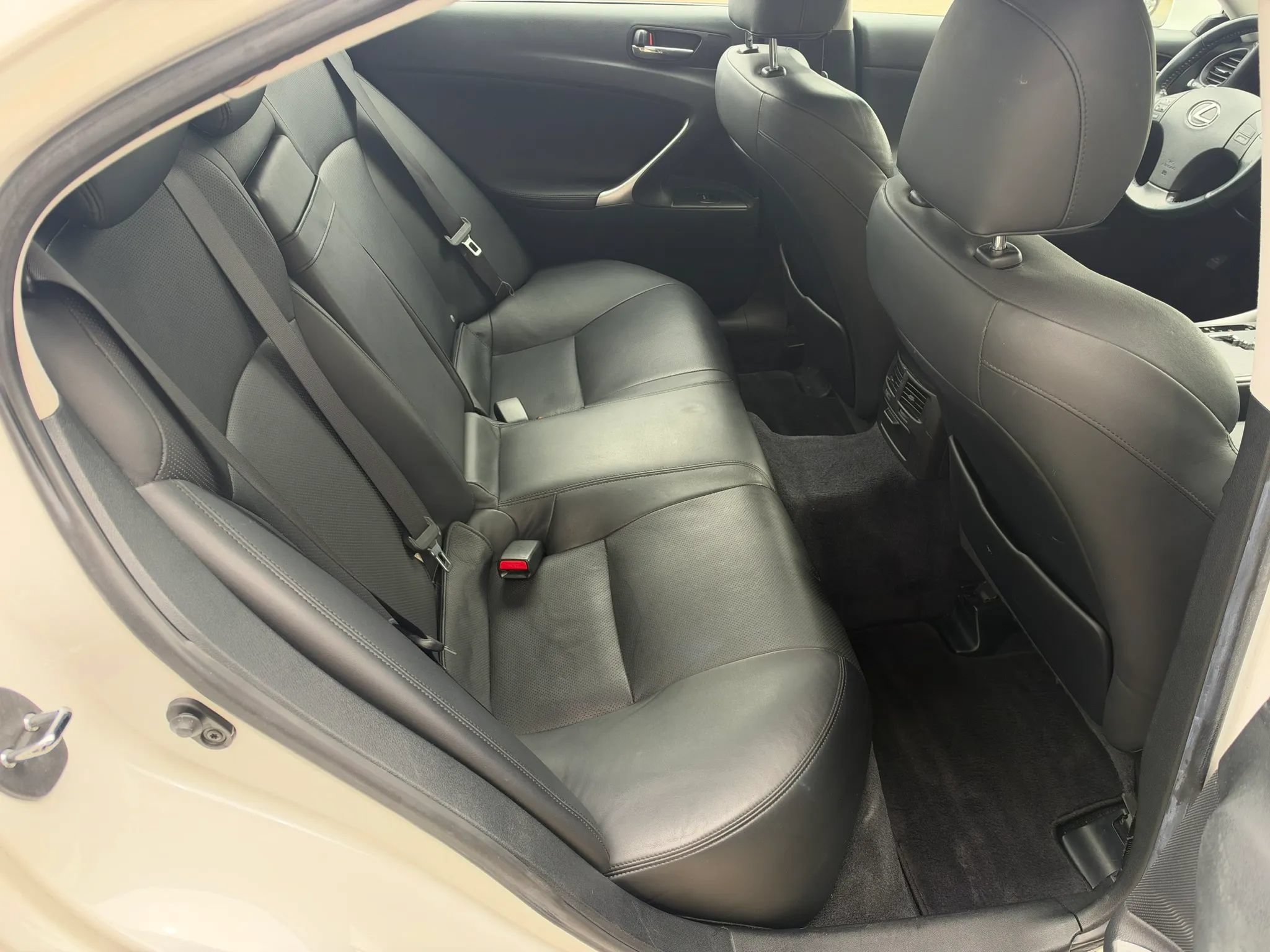 Used 2007 Lexus IS 350 w/ Premium Pkg RWD image 13