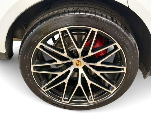 Used 2025 Porsche Macan S AWD/4WD image 11