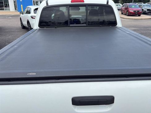 Used 2011 Toyota Tacoma 4x4 Access Cab V6 w/ TRD Sport Pkg image 5