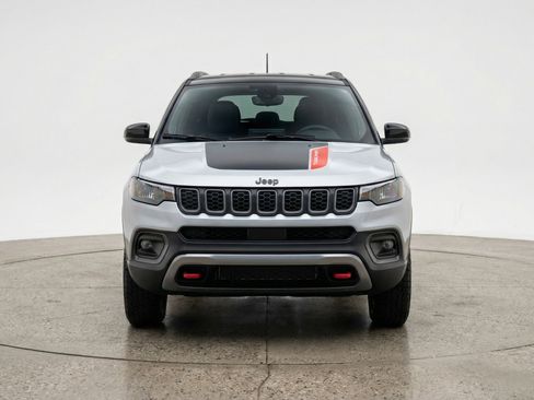 Used 2025 Jeep Compass Trailhawk AWD/4WD image 2