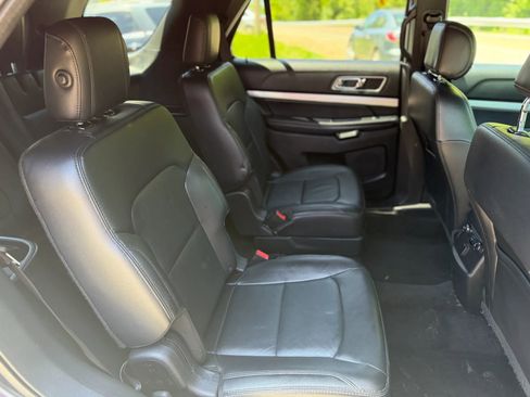 Used 2017 Ford Explorer XLT w/ Equipment Group 202A AWD/4WD image 35