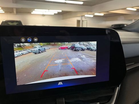 Used 2025 Chevrolet Equinox LT image 17