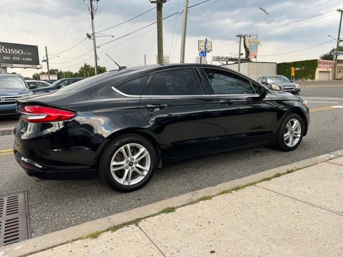 Used 2018 Ford Fusion SE w/ Fusion SE Technology Package image 4
