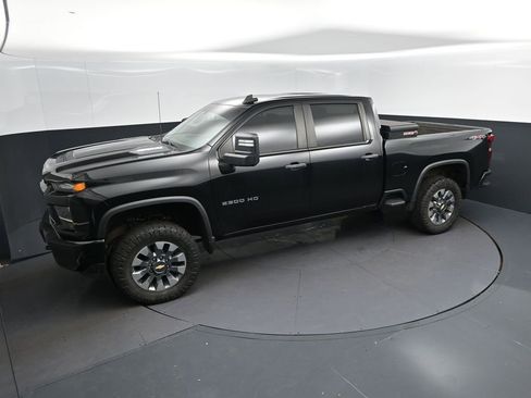 Used 2023 Chevrolet Silverado 2500 Custom w/ Custom Value Package AWD/4WD image 32