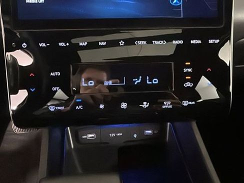 Certified 2022 Hyundai Santa Cruz Limited AWD/4WD image 23