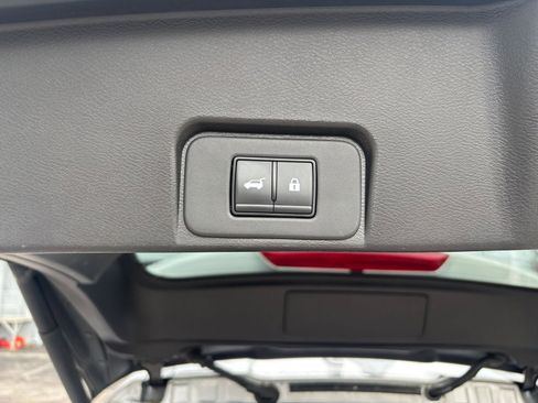 Used 2025 Nissan Rogue SV FWD image 23