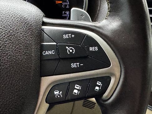 Used 2016 Jeep Grand Cherokee Overland w/ Advanced Technology Group image 29