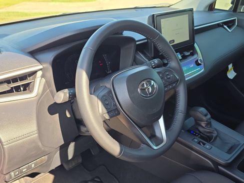 Used 2026 Toyota Corolla Cross LE FWD image 13