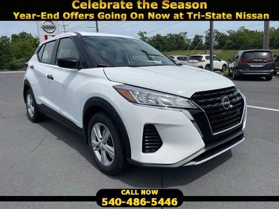 New 2025 Nissan Kicks Play S