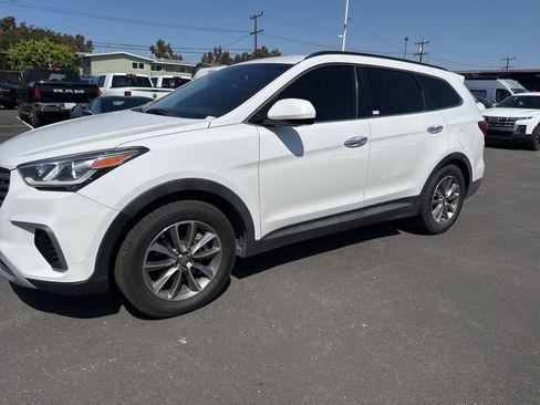 Used 2018 Hyundai Santa Fe SE FWD image 4
