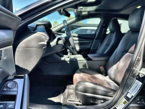 Used 2025 MAZDA MAZDA3 2.5 S Hatchback w/ Premium Pkg image 2