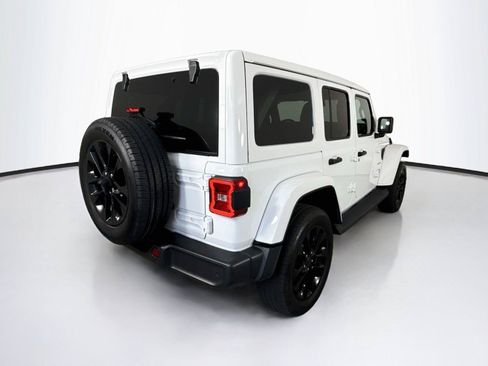 Used 2024 Jeep Wrangler Unlimited Sahara w/ Technology Group AWD/4WD image 5