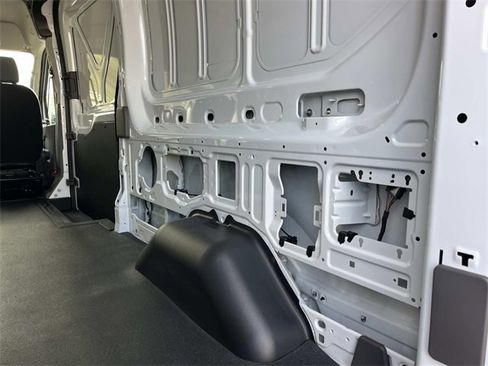 New 2025 Ford Transit 250 148 Medium Roof image 18