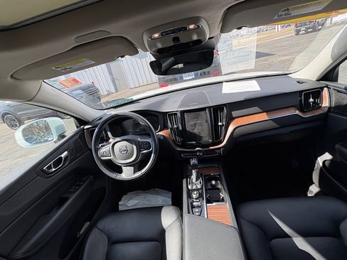 Used 2021 Volvo XC60 T5 Momentum w/ Premium Package image 20