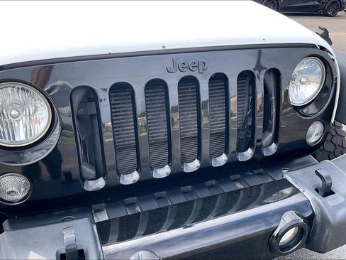Used 2018 Jeep Wrangler Sport AWD/4WD image 30