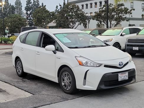 Used 2017 Toyota Prius V image 25