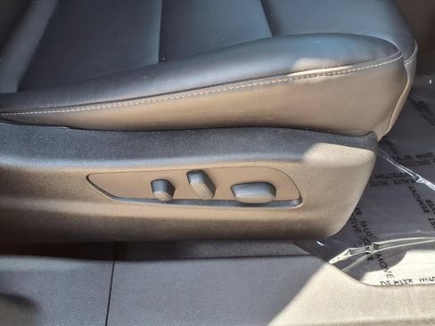 Used 2021 Cadillac XT4 Premium Luxury FWD image 10