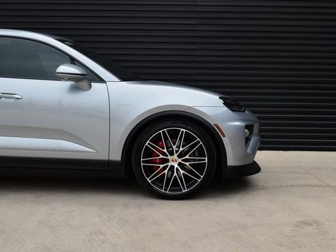 Certified 2025 Porsche Macan 4S Electric image 38