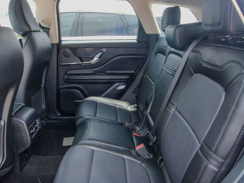 Used 2024 Lincoln Corsair Reserve w/ Towing Package AWD/4WD image 8
