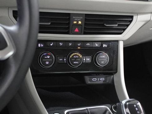 Certified 2023 Volkswagen Jetta SE image 13