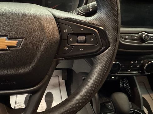Used 2023 Chevrolet TrailBlazer LS FWD image 12