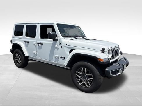 Used 2025 Jeep Wrangler Unlimited Sahara AWD/4WD image 8