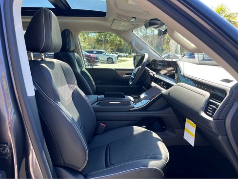 New 2025 INFINITI QX80 Luxe image 13