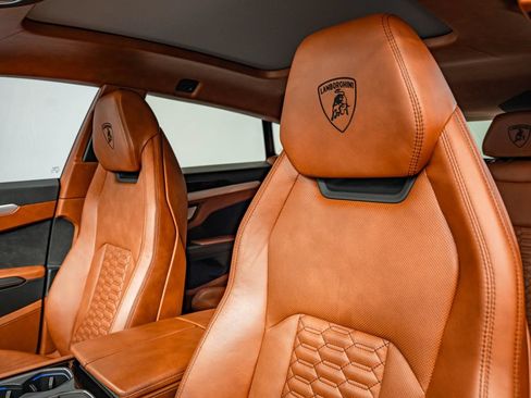 Used 2022 Lamborghini Urus AWD/4WD image 48