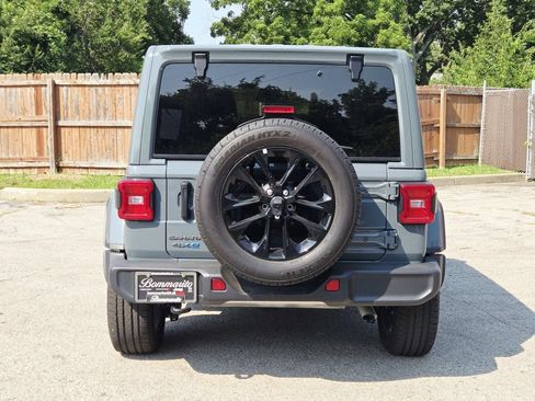 Used 2025 Jeep Wrangler Unlimited Sahara AWD/4WD image 4